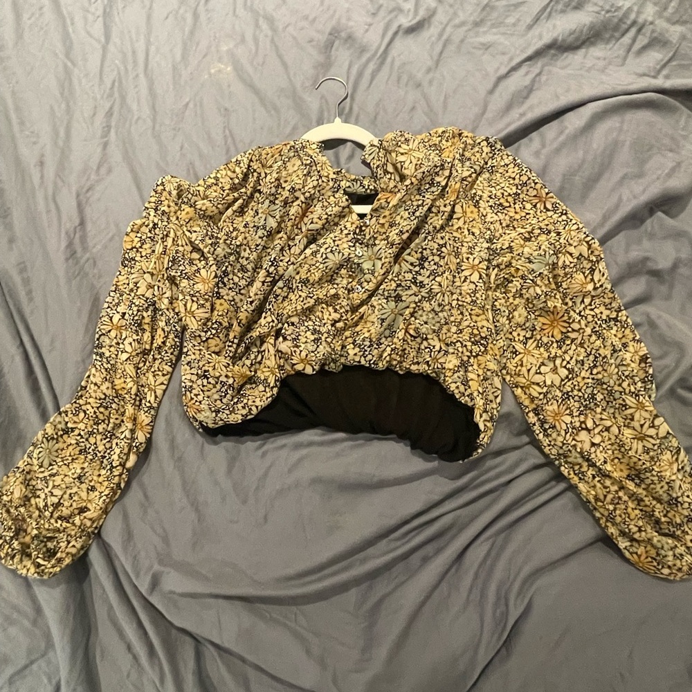 lulu’s cropped flower print blouse - size XL